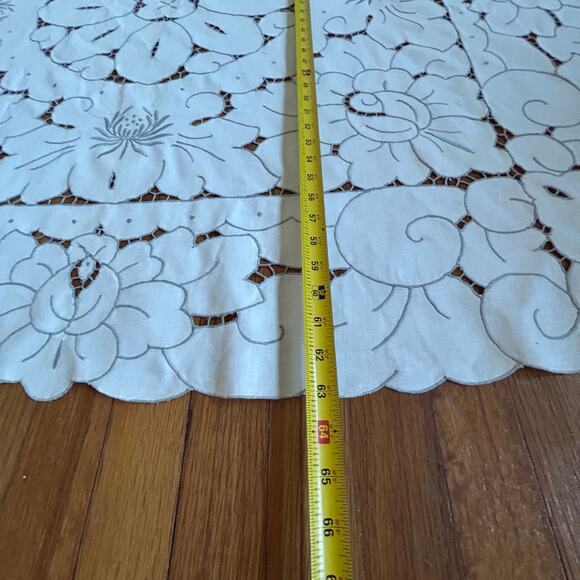 Vintage White Floral Cutwork Tablecloth Rectangle 63 x 48 - Picture 15 of 16